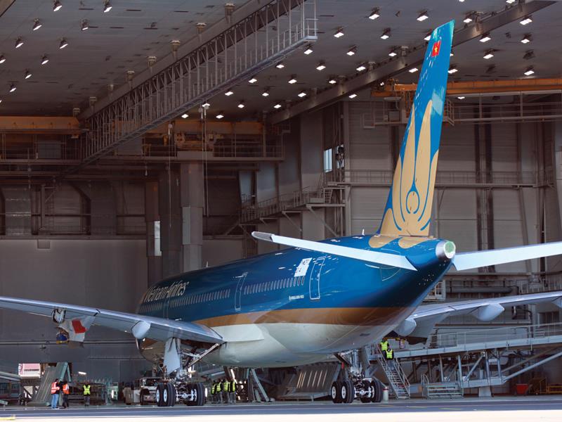 Tập đoàn Airbus đang hoàn thiện chiếc máy bay A350XWB cho Vietnam Airlines. Ảnh: Anh Minh