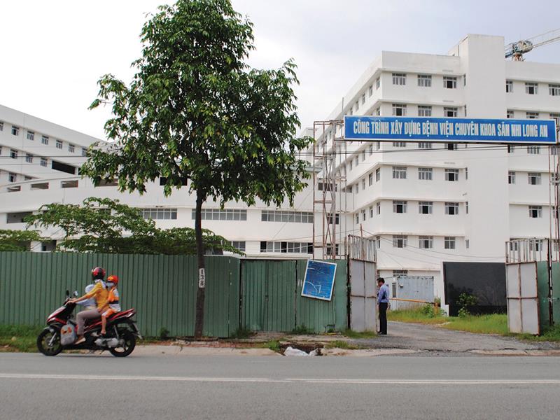 Bệnh viện chuyên khoa Sản Nhi Long An, Dự án đang tồn tại nhiều lùm xun về đấu thầu.