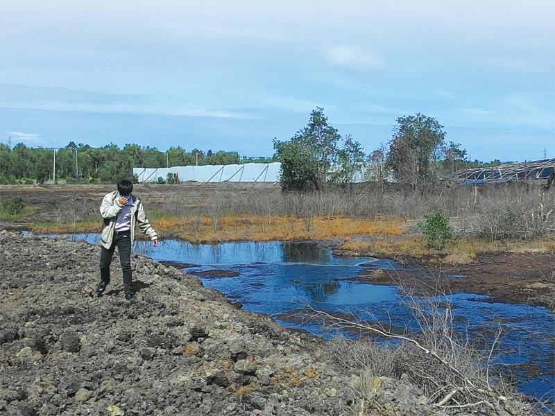 Nước thải của bãi chôn lấp rác Phước Hiệp gây ô nhiễm môi trường.