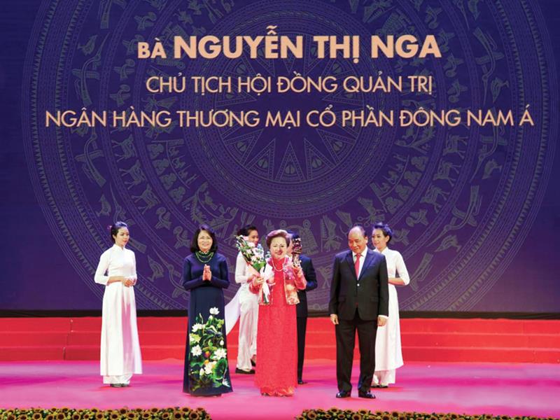 Bà Nguyễn Thị Nga được trao tặng danh hiệu doanh nhân Việt Nam tiêu biểu 201 6 - Cúp Thánh Gióng