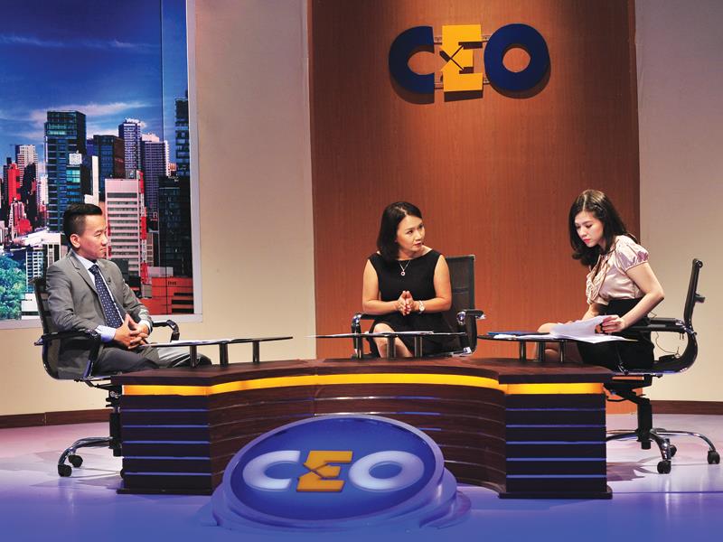 Bà Lưu Vân Trang (ngồi giữa) trong vai trò CEO của tình huống này