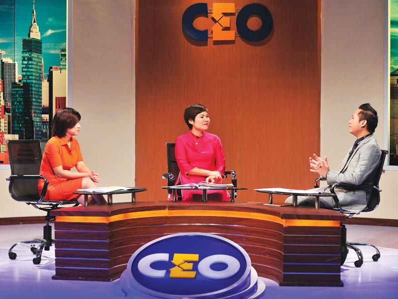 Bà Vũ Thị Mai (ngồi giữa) trong vai trò CEO của tình huống này.