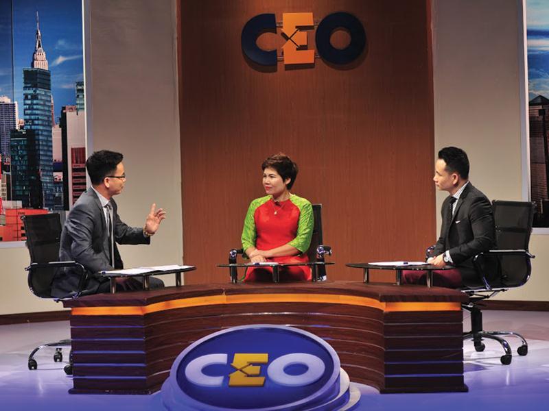 Bà Vũ Thị Mai (ngồi giữa) trong vai trò CEO của tình huống này