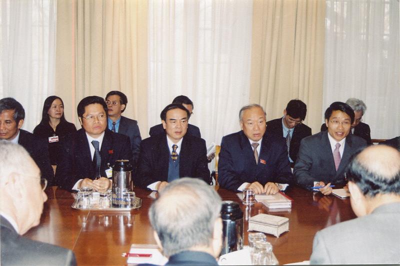 Chủ tịch Quốc hội Nguyễn Văn An thăm và làm việc với lãnh đạo WTO (Geneva, ngày 25/3/2005).