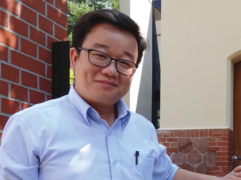 PGS.TS Nguyễn Tuấn Anh là nhà nghiên cứu chuyên sâu về mảng vốn xã hội và biến đổi làng xã.