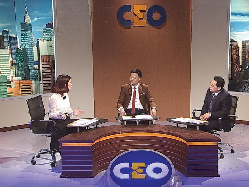 Ông Phạm Đình Huấn, Phó tổng giám đốc Công ty cổ phần VietKTV là người chơi ngồi ở vị trí CEO.