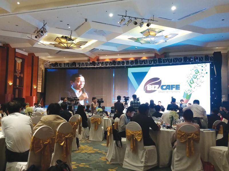 Lãnh đạo UBND tỉnh Quảng Ninh chia sẻ về các tác động của DCCI tại Cuộc đối thoại Cà phê doanh nhân sau lễ công bố PCI 2016. Ảnh: Khánh An