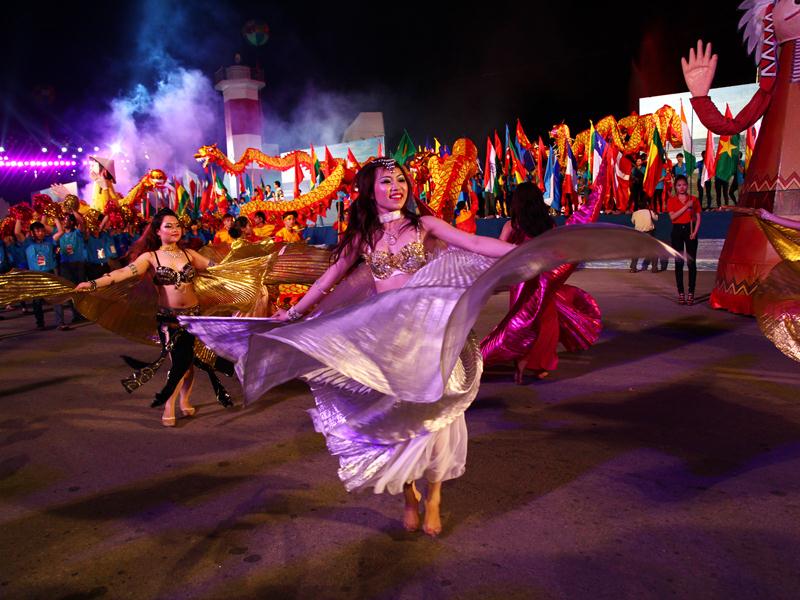 Lễ hội Carnaval - hoạt động luôn được du khách chờ đón tại Tuần Du lịch Hạ Long - Quảng Ninh.
