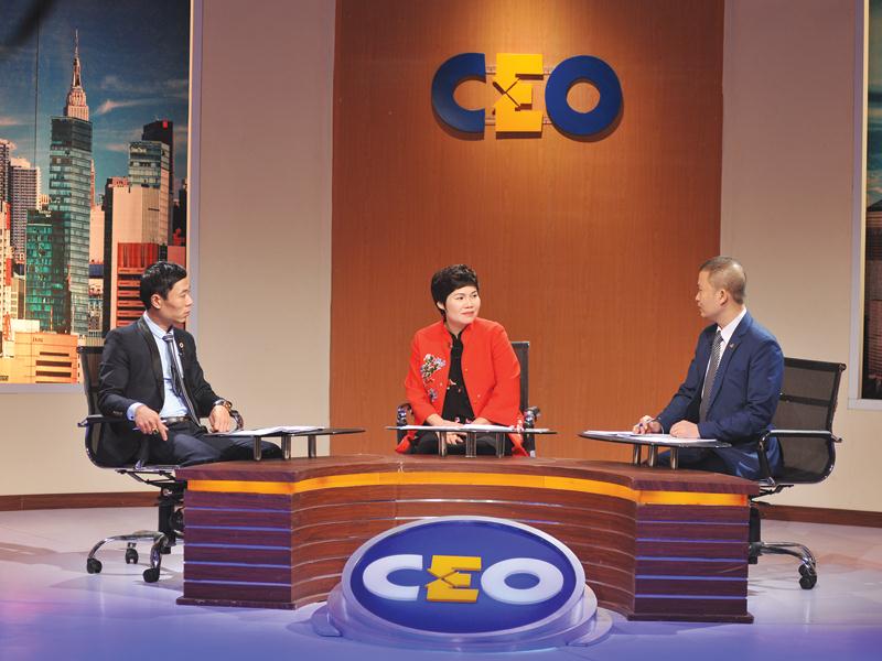 Bà Vũ Thị Mai (ngồi giữa) trong vai trò CEO của tình huống này.