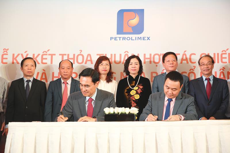 Lễ ký  hợp đồng mua bán cổ phần giữa PJICO với SFMI.