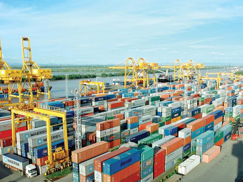 Bến cảng hiện đại giúp Hải Phòng tăng lợi thế so sánh trong thu hút đầu tư. Trong ảnh: Bến container Tân Cảng - Cảng Hải Phòng. Ảnh: Thanh Tân