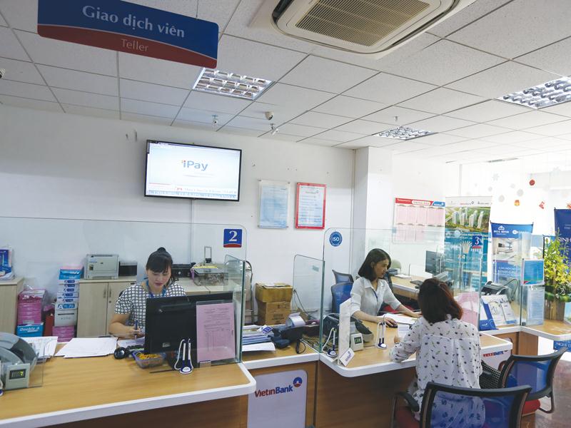 Giao dịch tại VietinBank. Ảnh: Đức Thanh