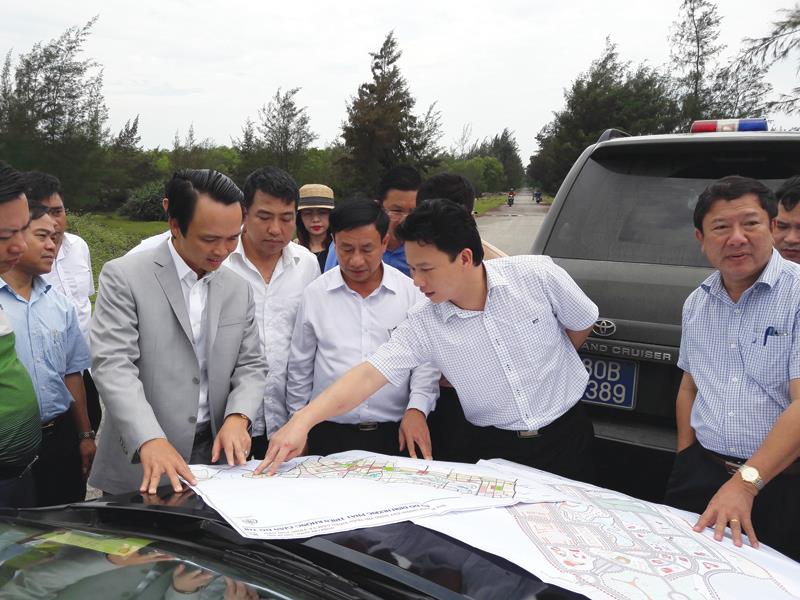 Lãnh đạo tỉnh Hà Tĩnh  giới thiệu địa điểm đầu tư cho FLC.