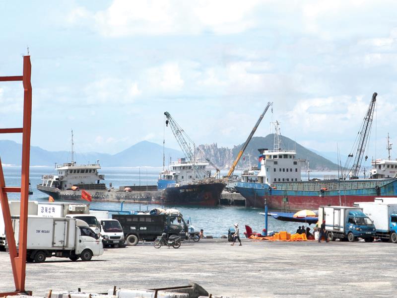 Cảng Vũng Rô là hạng mục hạ tầng quan trọng của Khu kinh tế Nam Phú Yên.