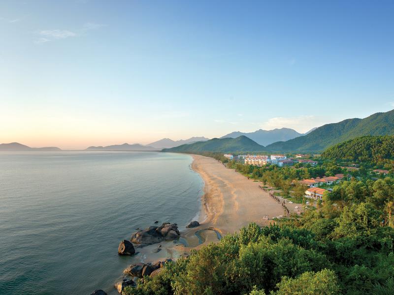 Bãi biển Chân Mây - Lăng cô, một trong những điểm đến hấp dẫn của du lịch miền Trung.
