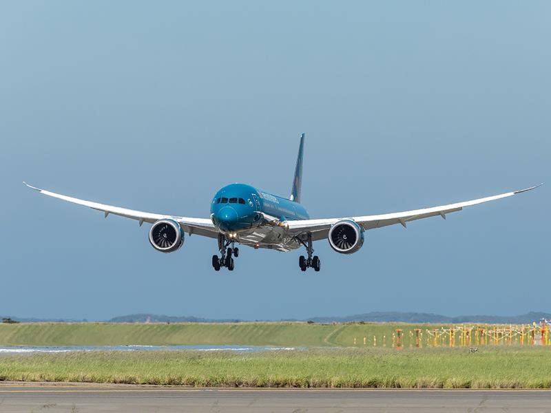 Máy bay Boeing 787-9 Dreamliner của Vietnam Airlines hạ cánh tại Sân bay Sydney (Australia), chính thức khai trương đường bay mới Hà Nội - Sydney  - Hà Nội hôm 29/3/2017