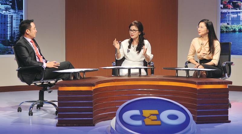 Bà Trương Thị Thanh Tâm (ngồi giữa) là người chơi ở vị trí CEO trong Chương trình phát sóng ngày 2/7.