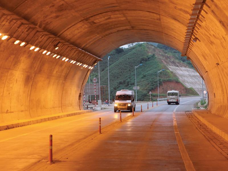 Hầm chui Châu Quế Thượng thuộc Dự án Đường cao tốc Nội Bài - Lào Cai được đầu tư theo cơ chế PPP. Ảnh: Chí Cường
