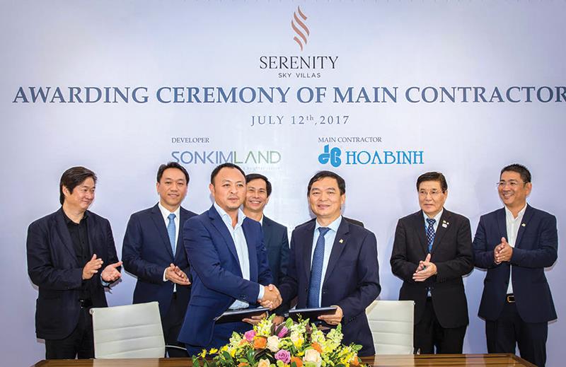 Lễ ký hợp đồng giữa SonKim Land và Tập đoàn Xây dựng Hòa Bình.