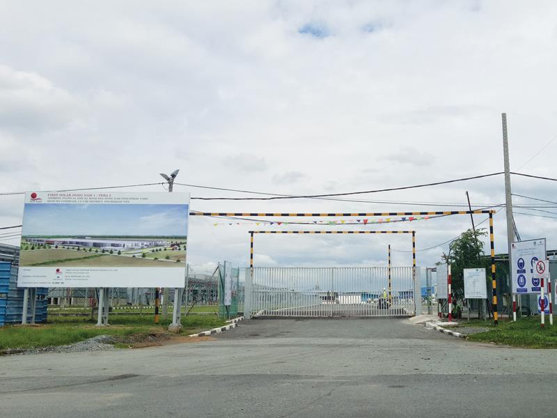 Cổng chính Dự án của First Solar tại Khu công nghiệp Đông Nam (TP.HCM). Ảnh: Hồng Sơn