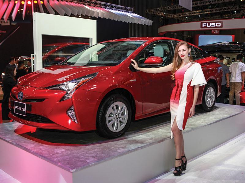 Mẫu xe hybrid Prius của Toyota trưng bày tại Triển lãm Ô tô Việt Nam 2017