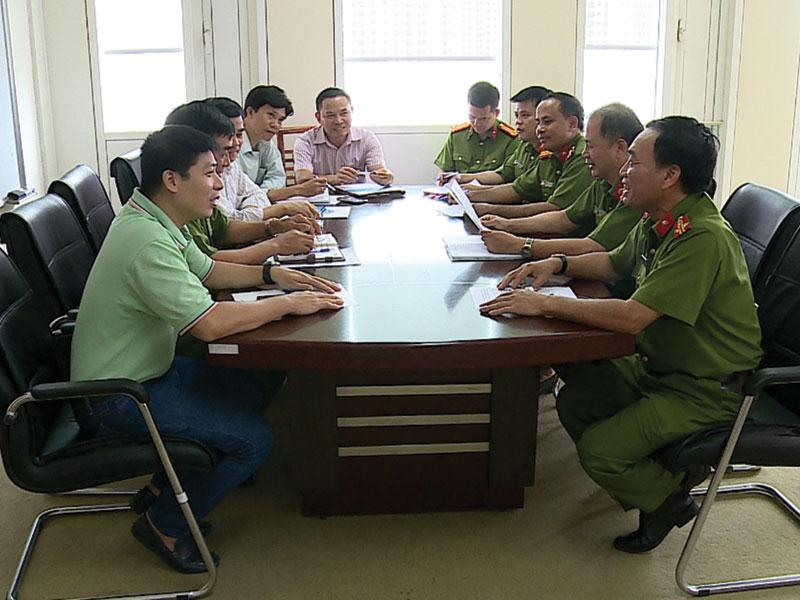 Tổ công tác Bảo hiểm Xã hội Việt Nam trao đổi với Cục Cảnh sát kinh tế về công tác phòng ngừa, phát hiện xử lý vụ việc liên quan đến bảo hiểm.