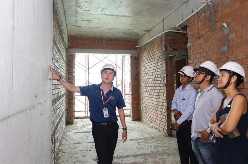 Khách hàng được trực tiếp giám sát chất lượng xây dựng, tiến độ hoàn thiện căn hộ thực tế tại công trình Him Lam Phú An (quận 9)