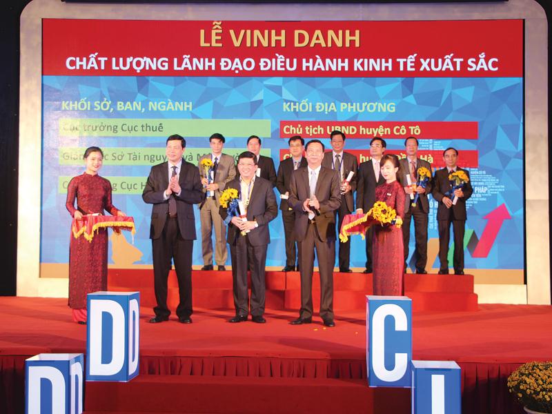 Lễ vinh danh chất lượng lãnh đạo điều hành kinh tế xuất sắc tỉnh Quảng Ninh 2016. Ảnh: Nguyễn Ngọc