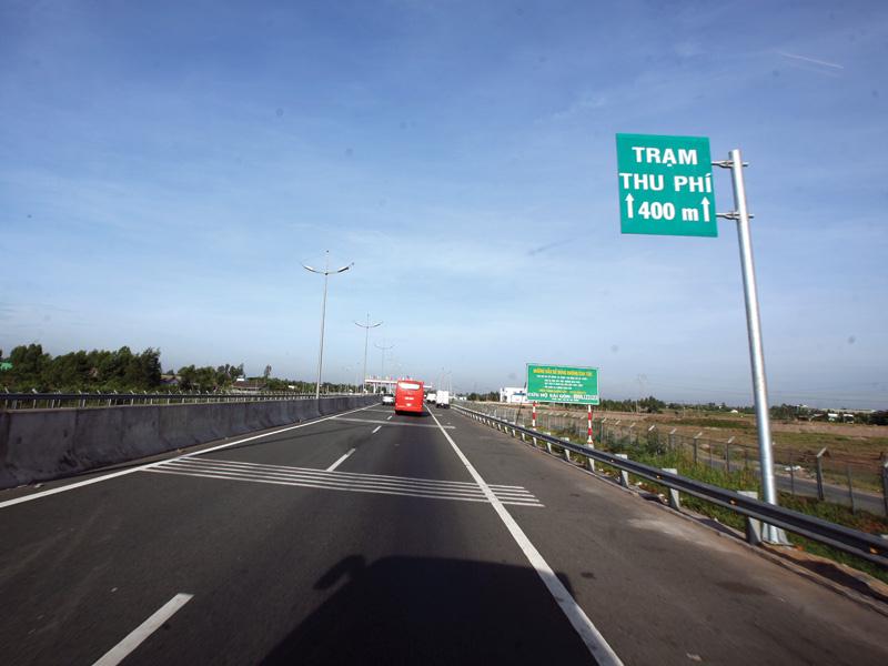 Trên đoạn tuyến cao tốc Bắc - Nam phía Đông từ TP.HCM tới Cần Thơ, hiện đoạn cao tốc TP.HCM - Trung Lương đã hoàn thành