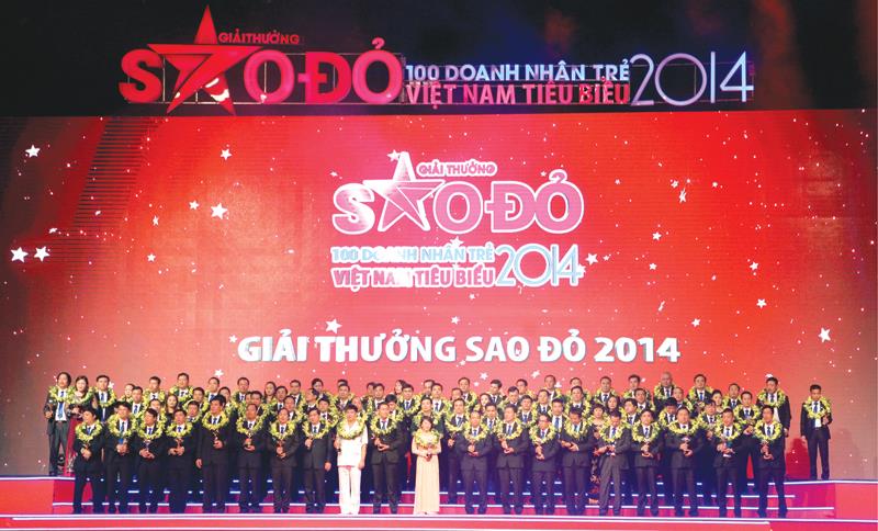 Các thế hệ doanh nhân trẻ Việt Nam tiêu biểu đang góp phần vào sự phát triển của đất nước . Trong ảnh: Lễ trao giải thưởng Sao Đỏ - doanh nhân trẻ Việt Nam tiêu biểu 2014. Ảnh: Chí Cường
