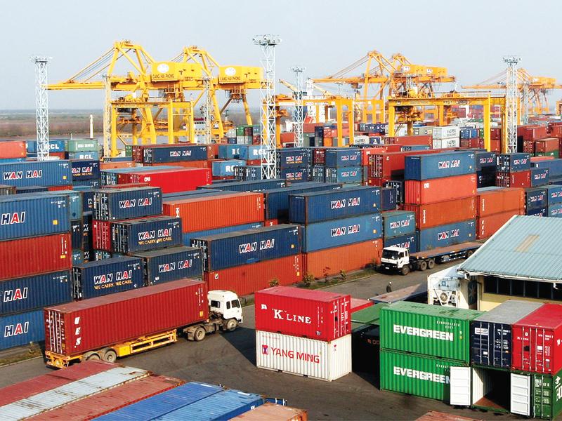 Hệ thống cảng biển Hải Phòng với hơn 92 triệu tấn hàng hóa thông qua cảng trong năm 2017.