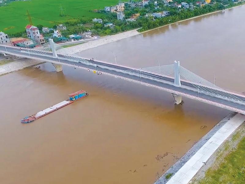 Cầu vượt Trà Lý nối hai bờ sông đặt tiền đề mở rộng, phát triển TP. Thái Bình hai bên bờ Trà Lý.