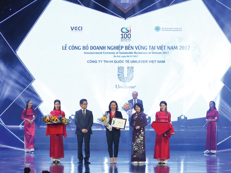 Unilever Việt Nam vinh dự nhận giải thưởng Top 10 doanh nghiệp phát triển bền vững nhất năm 2017.