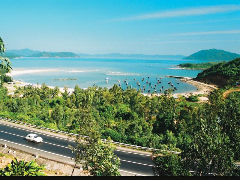 Du lịch là lĩnh vực mà Phú Yên ưu tiên thu hút đầu tư. Trong ảnh: Vịnh Xuân Đài, một thắng cảnh của tỉnh Phú Yên.