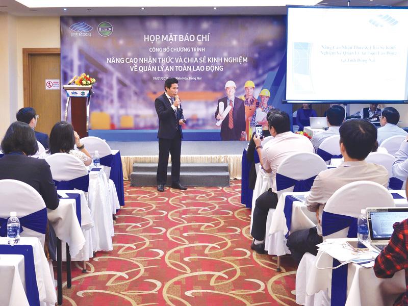 Ông Trương Anh Hải, Phó tổng giám đốc phụ trách an toàn của NS BlueScope công bố chương trình hợp tác với  Ban Quản lý các khu công nghiệp Đồng Nai.