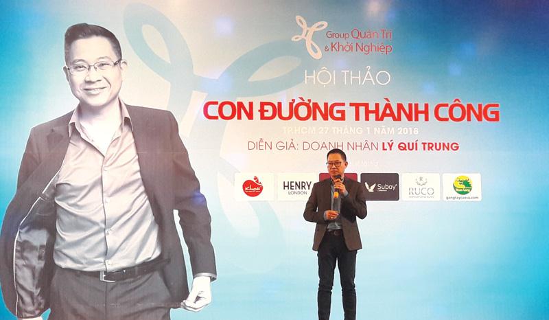 doanh nhân Lý Quí Trung chia sẻ kinh nghiệm kinh doanh tại Hội thảo Con đường thành công. Ảnh: Hồng Hà