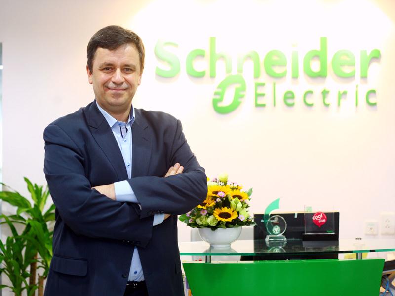 Ông Luc Remont, Phó giám đốc cao cấp của Schneider Electric, khu vực International Operations.