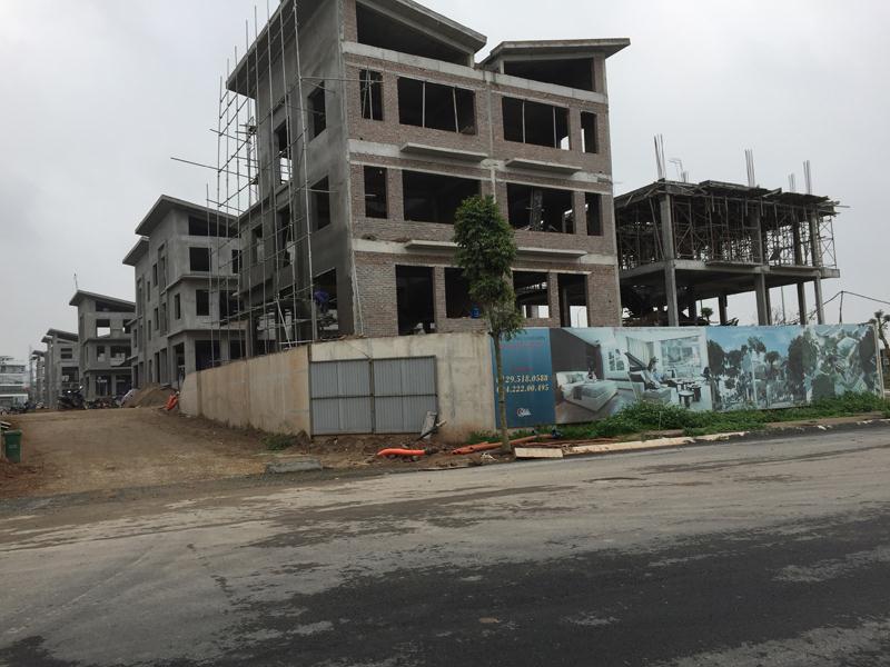  Các căn biệt thự tại Dự án Khai Sơn Hill (quận Long Biên, Hà Nội) được thi công khi chưa có giấy phép xây dựng.