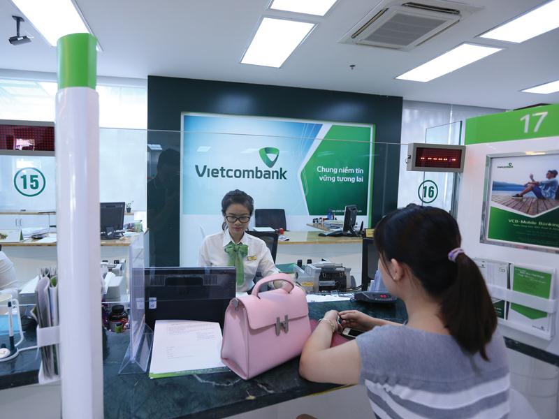 Năm 2018, Vietcombank lên kế hoạch mở rộng nguồn thu phí. Ảnh: Đức Thanh