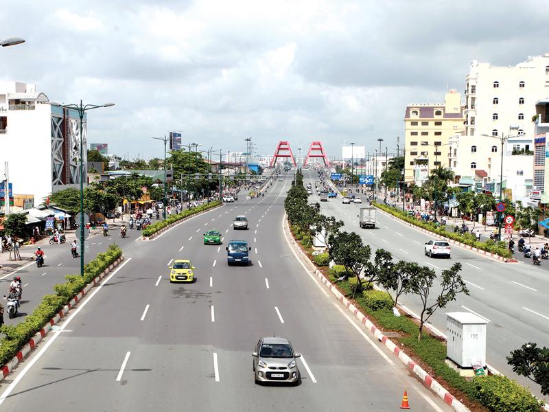 Đường Phạm Văn Đồng được đánh giá là tuyến đường đẹp nhất TP.HCM. Ảnh: Gia Huy