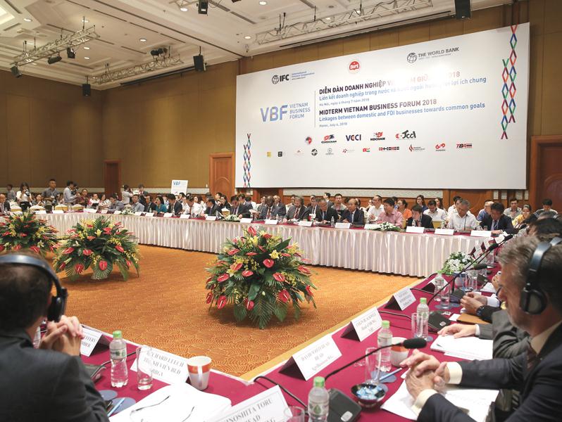 Diễn đàn doanh nghiệp Việt Nam giữa kỳ năm 2018 tập trung bàn thảo vấn đề liên kết giữa doanh nghiệp FDI và doanh nghiệp trong nước. Ảnh: Đ.T