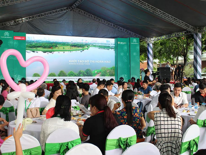 Gần 300 khách hàng tham dự chương trình “Mở bán chính thức liền kề Dahlia Homes – Gamuda Gardens”