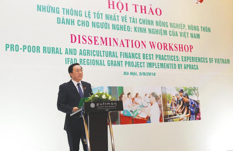 Ông Dương Quyết Thắng, Tổng giám đốc ngân hàng Chính sách xã hội phát biểu tại Hội thảo “Những thông lệtốt nhất vềtài chính nông nghiệp, nông thôn dành cho người nghèo - Kinh nghiệm của Việt Nam”.