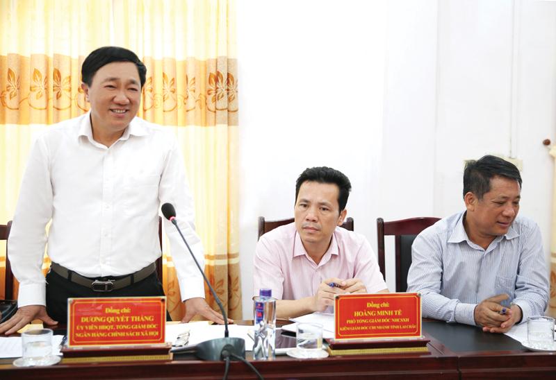 Tổng giám đốc ngân hàng Chính sách xã hội Dương Quyết Thắng phát biểu tại buổi làm việc với huyện Mường Tè