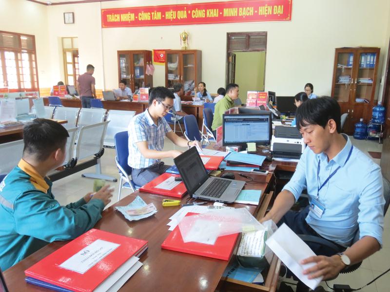 Giải quyết thủ tục hành chính theo cơ chế một cửa cho người dân tại Trung tâm Hành chính công huyện Hoành Bồ, Quảng Ninh