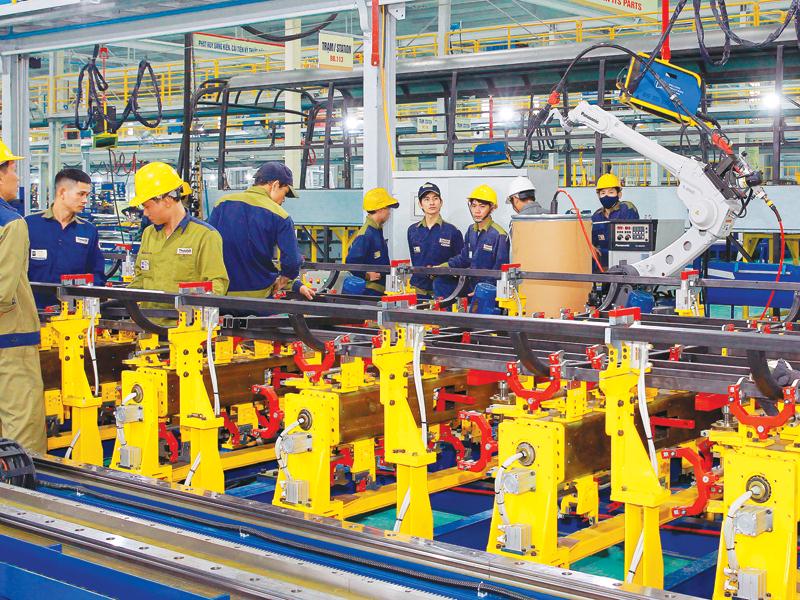 Hệ thống dây chuyền hàn tự động hiện đại của nhà máy sản xuất xe bus Thaco Trường Hải. Ảnh: Chí Cường
