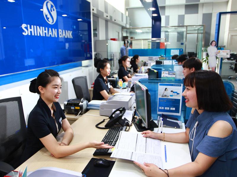 Nhiều ngân hàng Hàn Quốc đã hiện diện tại Việt Nam, như Shinhan, Woori, KB, KEB Hana, Busan.... Ảnh: Lê Toàn