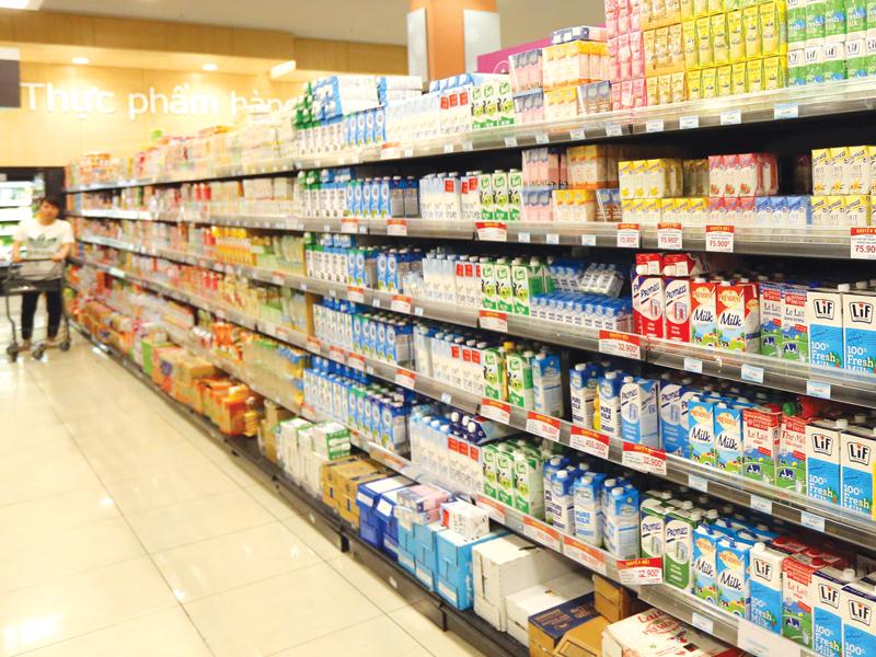 Một số doanh nghiệp nhập khẩu sữa, thịt phản ánh là có mặt hàng tới 2 bộ cùng kiểm tra. Ảnh: Đức Thanh