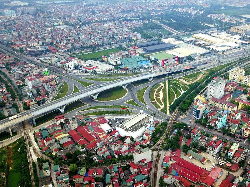 Việt Nam đã thực hiện nhiều giải pháp chính sách, cải cách để thúc đẩy tăng trưởng kinh tế nhanh và bền vững. Trong ảnh: Nút giao Long Biên trên Quốc lộ 5.