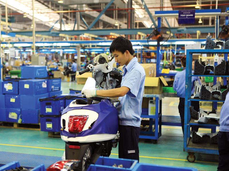 Đã có 14,2 tỷ USD vốn đầu tư nước ngoài đăng ký vào lĩnh vực chế biến, chế tạo ở Việt Nam trong 11 tháng qua. Trong ảnh: Nhà máy Piaggio tại Vĩnh Phúc
